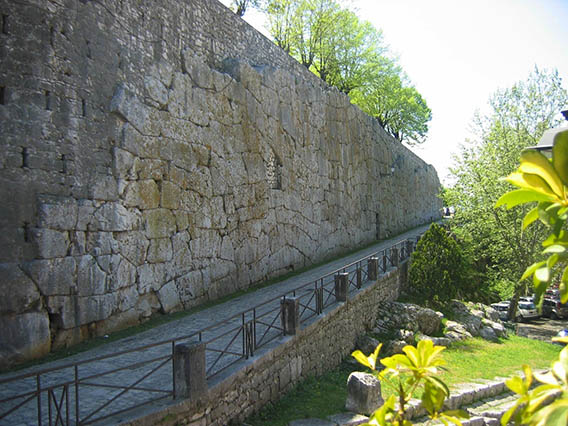 The acropolis of Alatri: the north-west front with