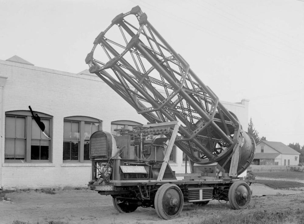 60-inch-telescope on a truck for the transport fro