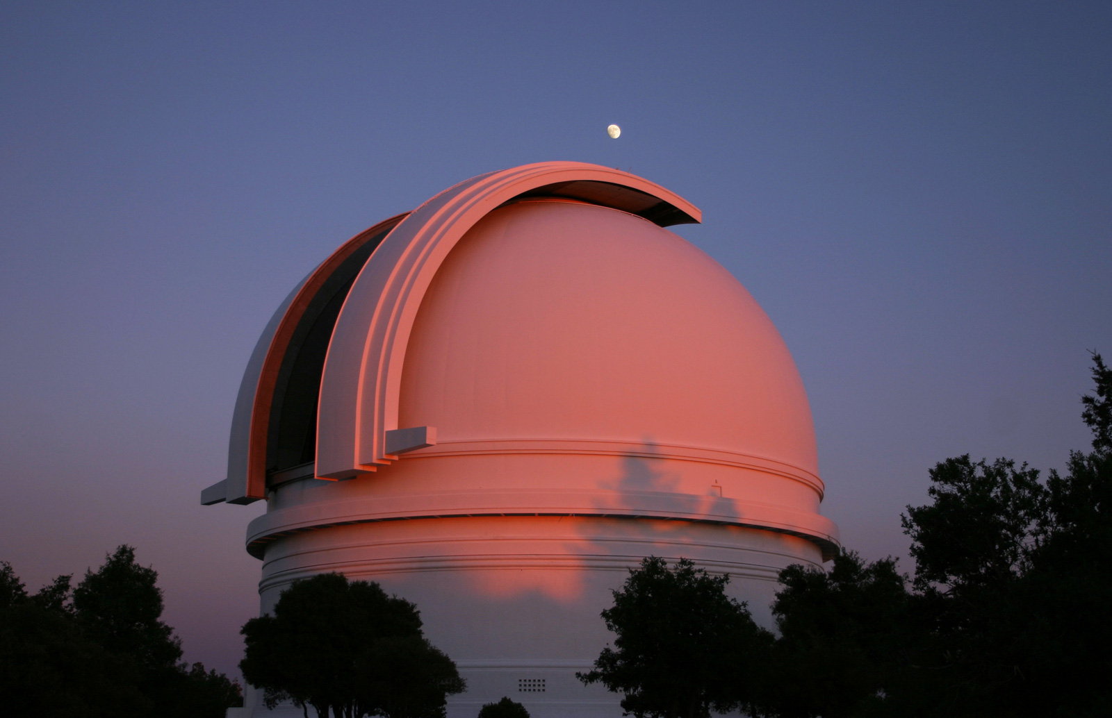 Dome of the 200-inch (5m) Hale Telescope (Caltech 