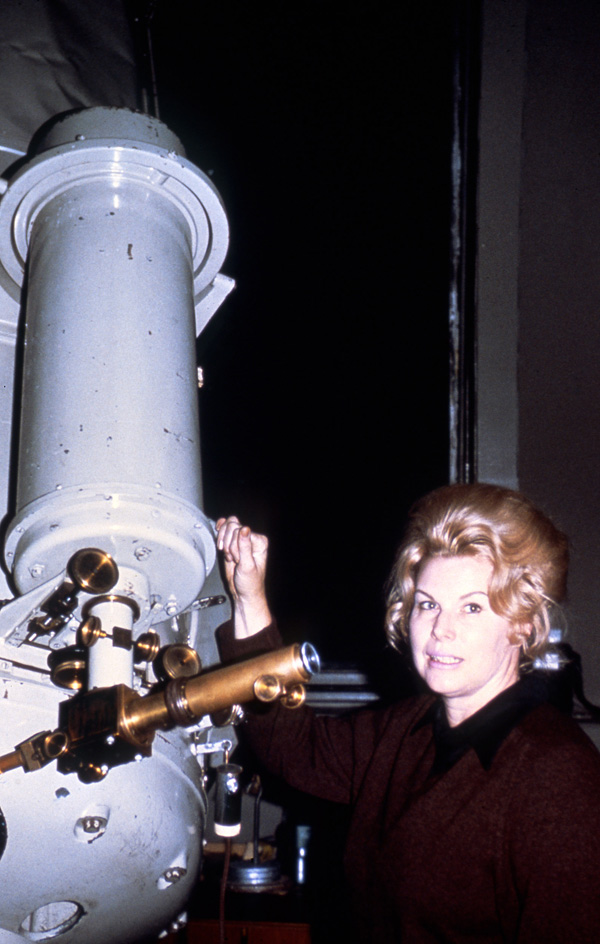 Helin Eleanor observing (Helin Family Estate)