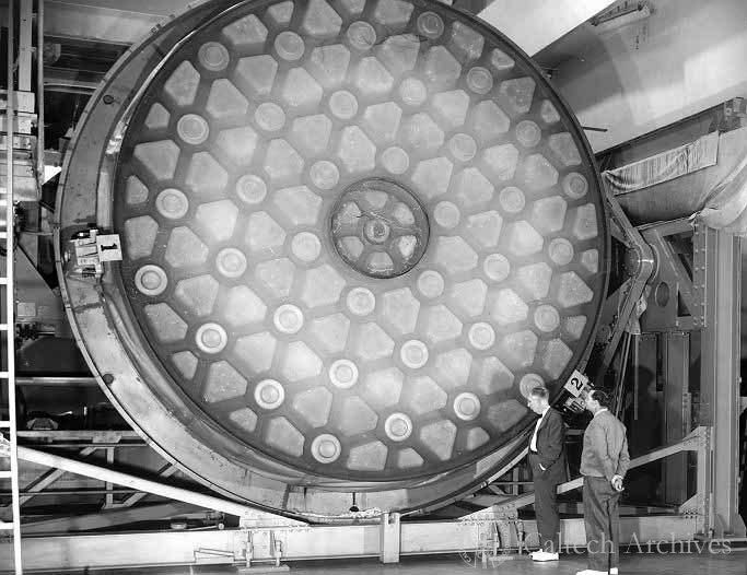 Inspecting the 200-inch-mirror (Caltech Images Col