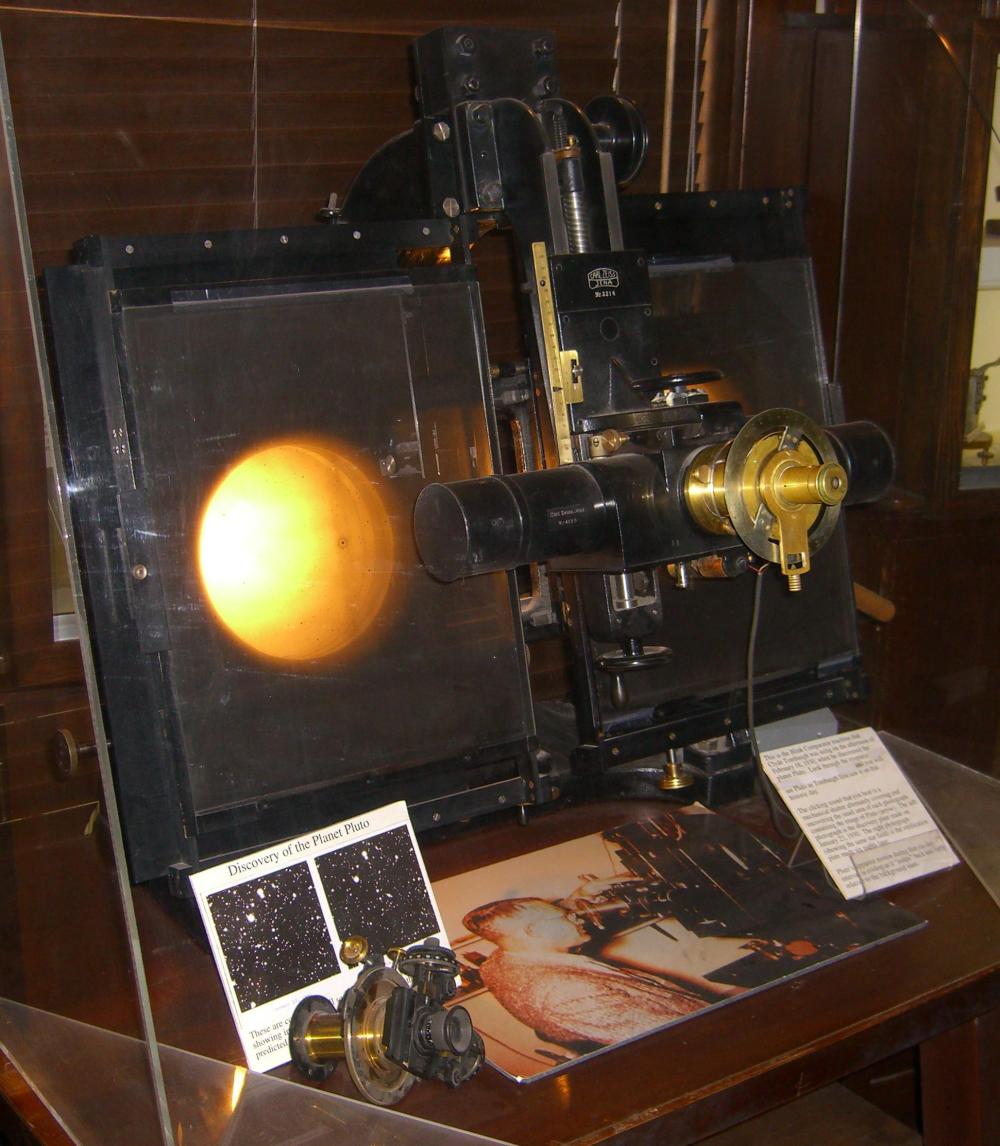 Zeiss Blink Comparator (Lowell Archives)