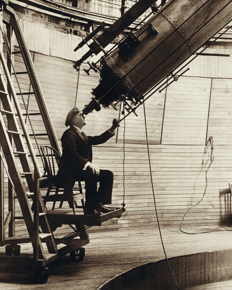 Percival Lowell observing Venus in the daytime wit