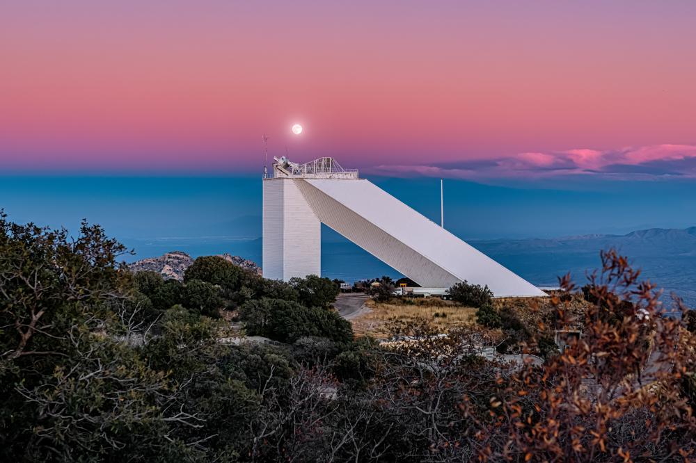 Venus over McMath-Pierce (KPNO, NOIRLab, P. Horale