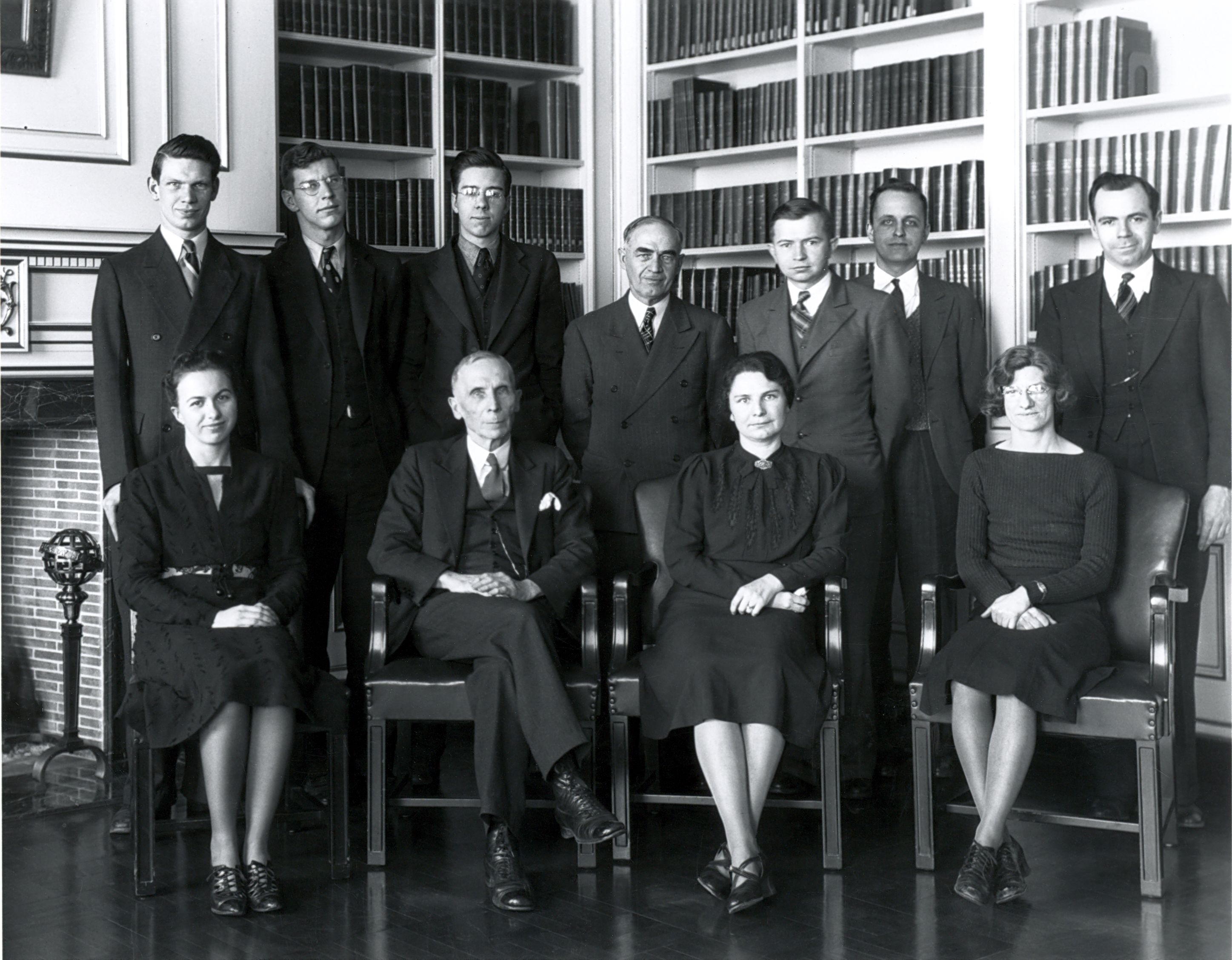 DDO staff and students in 1939:<br>Front row: Ruth