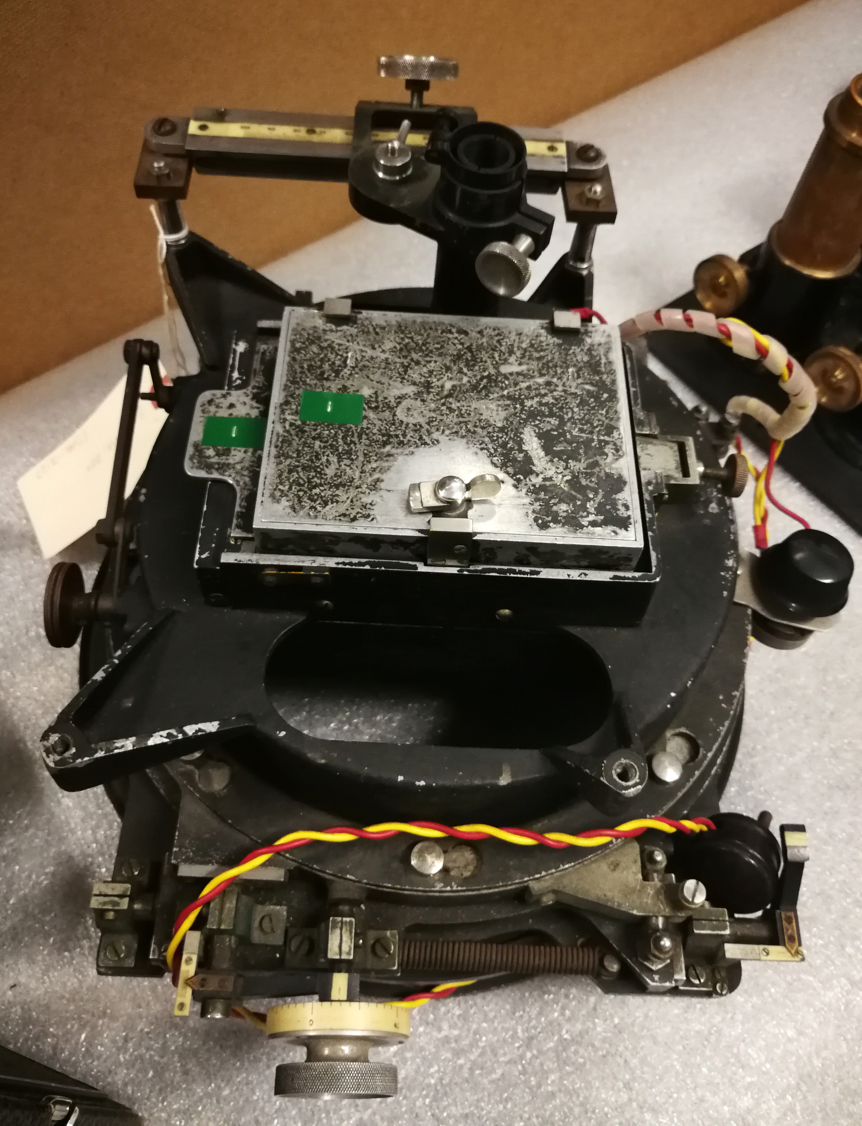 Instrument for measuring photographic plates (Phot